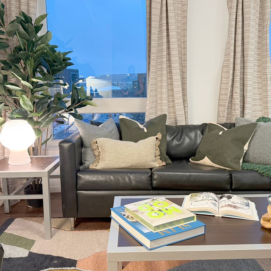 700-Washington-Living-Room-02